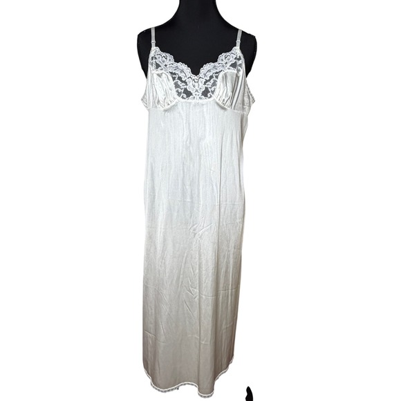 vassarette Other - Vassarette White Lace Trim Full‎ Slip Nightgown Dress Size 40 M/L Fairy Bride